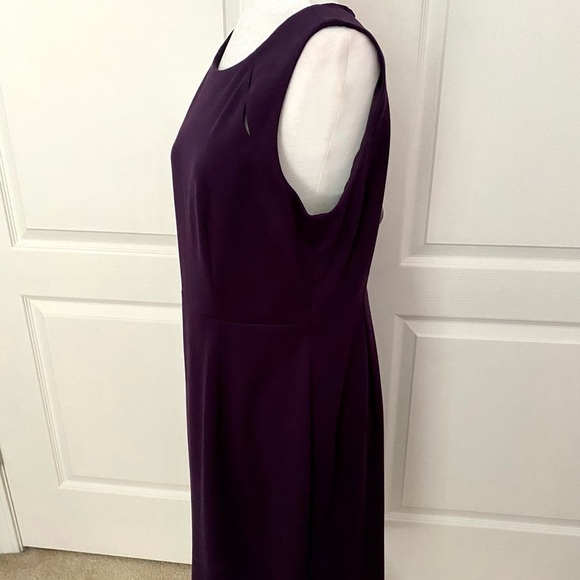 Kasper Plum Sleeveless Sheath Dress Size 10 – Elegant Cut-Out Neckline, Like New - Picture 5 of 12